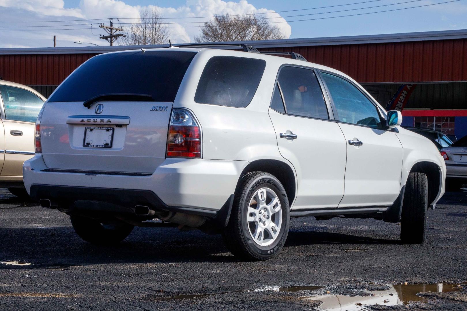 2005 WHITE ACURA MDX Touring with Navigation System (2HNYD18805H) with an 3.5L V6 SOHC 24V engine, 5-SPEED AUTOMATIC transmission, located at 420 E. Kingsbury St., Seguin, TX, 78155, (830) 401-0495, 29.581060, -97.961647 - Photo#4